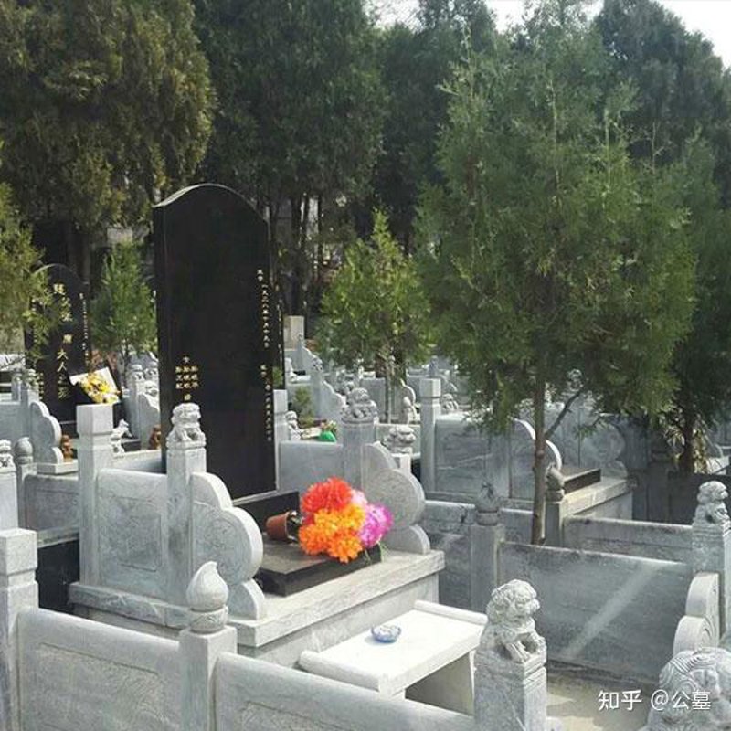 成都凤凰陵园：缅怀与尊重的生命绿洲